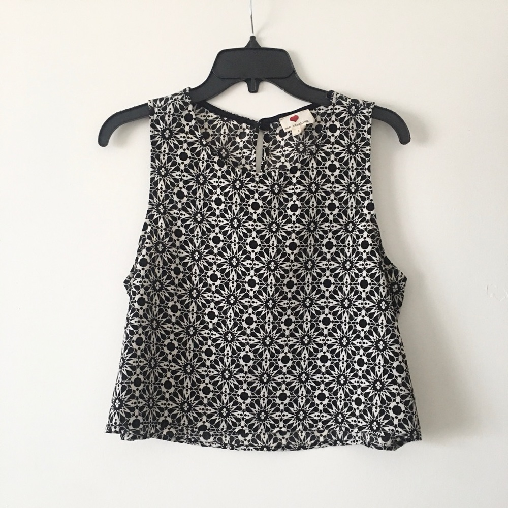 One Clothing Black & White sleeveless blouse